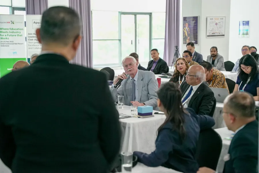 Inspiring Keynotes and Panel Discussions