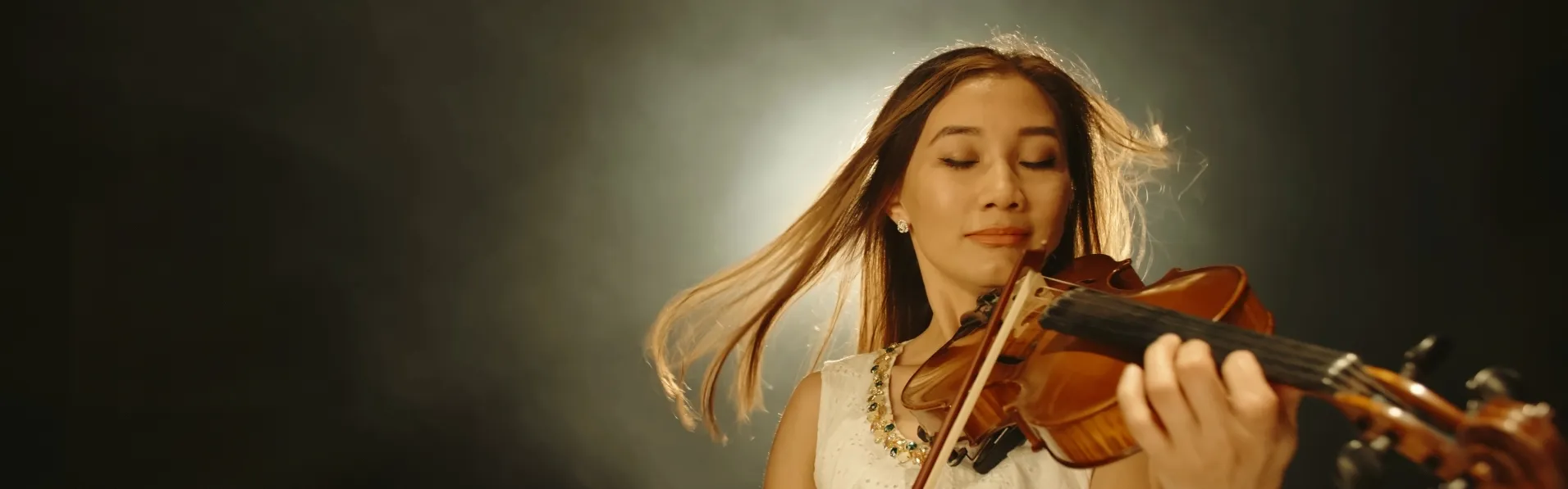 Women playing violin