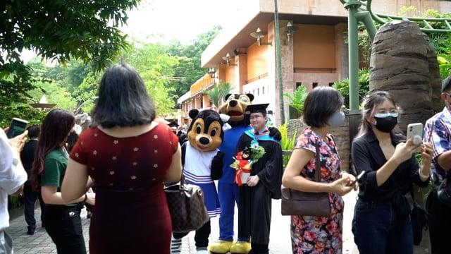 Preview image for the video "Graduation highlights lagoon FINAL".
