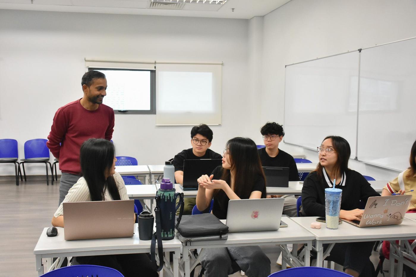 Guest Lecture: Innovation &amp; Rapid Prototyping by 42KL