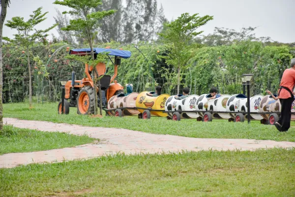 Sunway Business School Students Explore Sustainable Farming at Farm Fresh@UPM