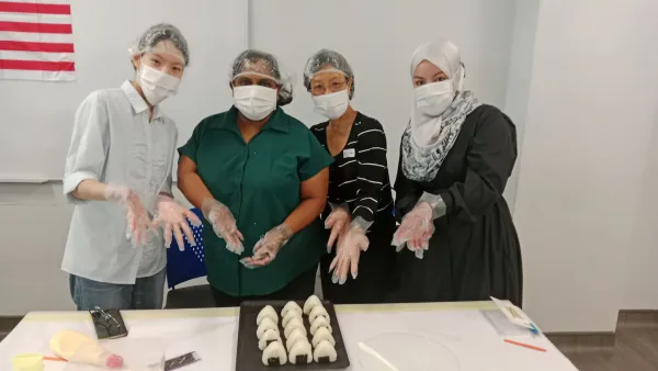 ‘Jom Makan’ - Flavours of Language: Using Food to Teach English and Cultural Competence