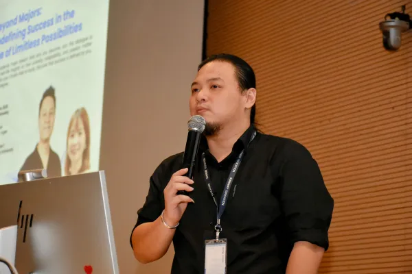 Beyond Majors: Redefining Success in the Age of Limitless Possibilities