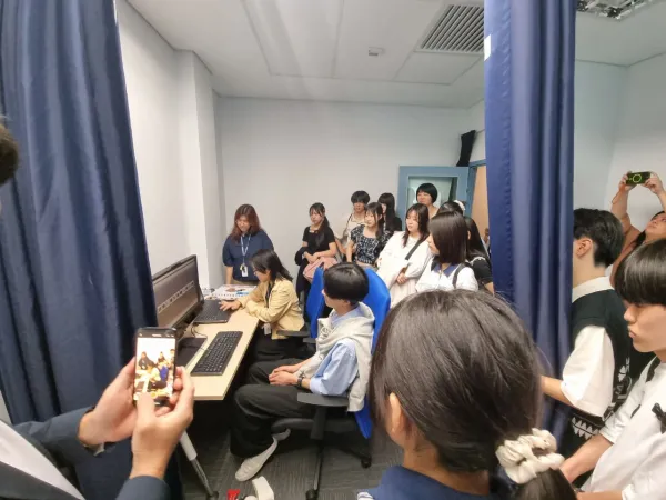 A Cross-Cultural Psychology Lab Experience: Welcoming Murasakino High School