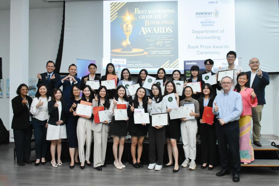 Sunway Business School Honours Top Accounting Students at Book Prize Award Ceremony