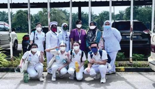 Diploma in Nursing Students Participated in a School Health Visit