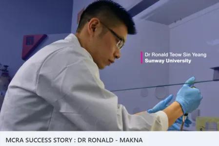 Dr Ronald Teow Sin Yeang - Recipient of  MAKNA Cancer Research Award
