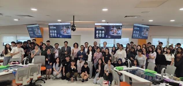 Pre-University Students Explore Careers in Medicine
