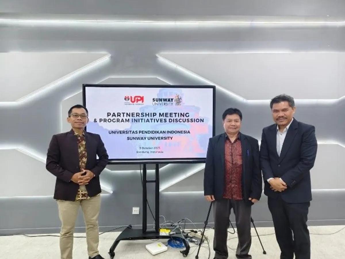 Dr Pupung Purnawarman