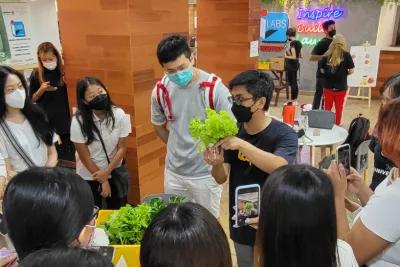 Food Supply Chain Management: Project-based Learning, an Innovative Take on Learning Experience