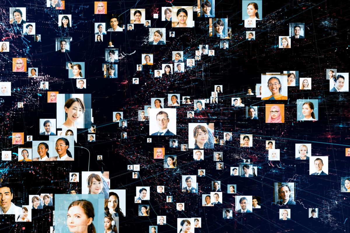 Neighbourhood Online Communities: The Expansion of Virtual Relationships and Networking